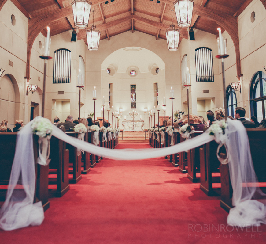 A beautiful tulle toole streamer at The Woodlands United Methodist Church
